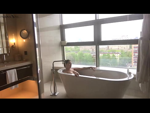 ❤️ Потрясающая Малышка Страстно Дрочит Киску в Ванной Анальное видео на нашем сайте ️
